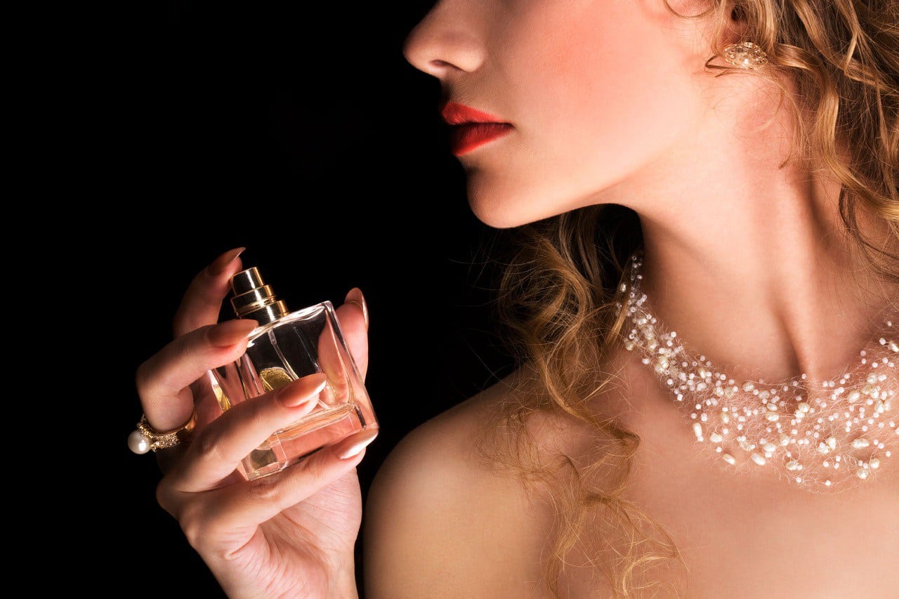 women and perfume